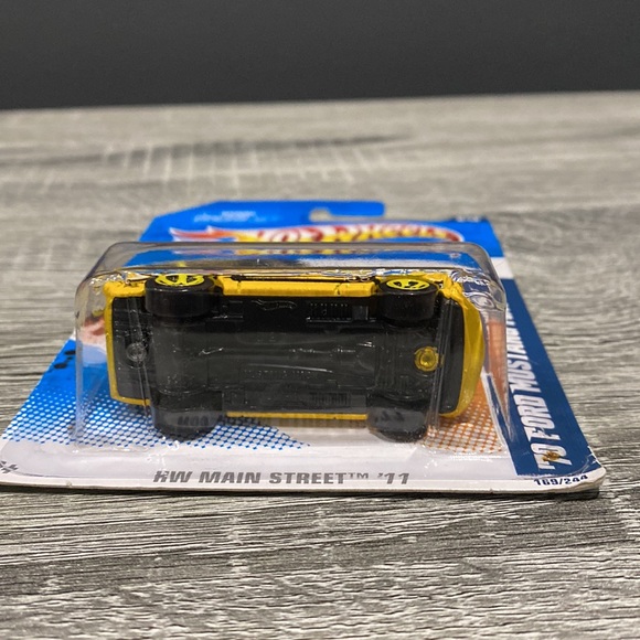 Hot Wheels | Main Street 11’ #9/10 Cars: 1970 Ford Mustang Mach 1 - 1:64 Scale - Picture 14 of 14